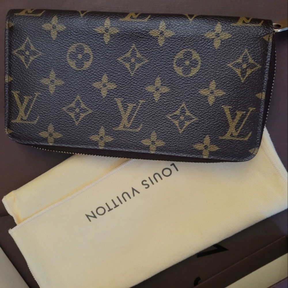 Excellent condition ⭐LV zippy wallet⭐ monogram